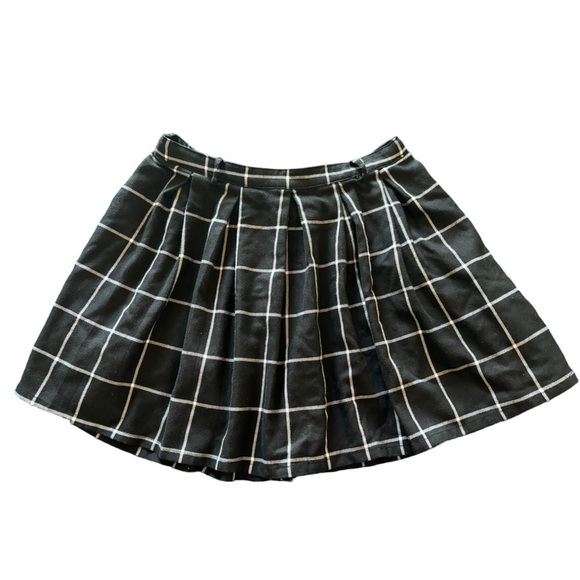 Hott Topic Black and White Plaid Pleated Mini Skirt Size Large - Picture 1 of 7